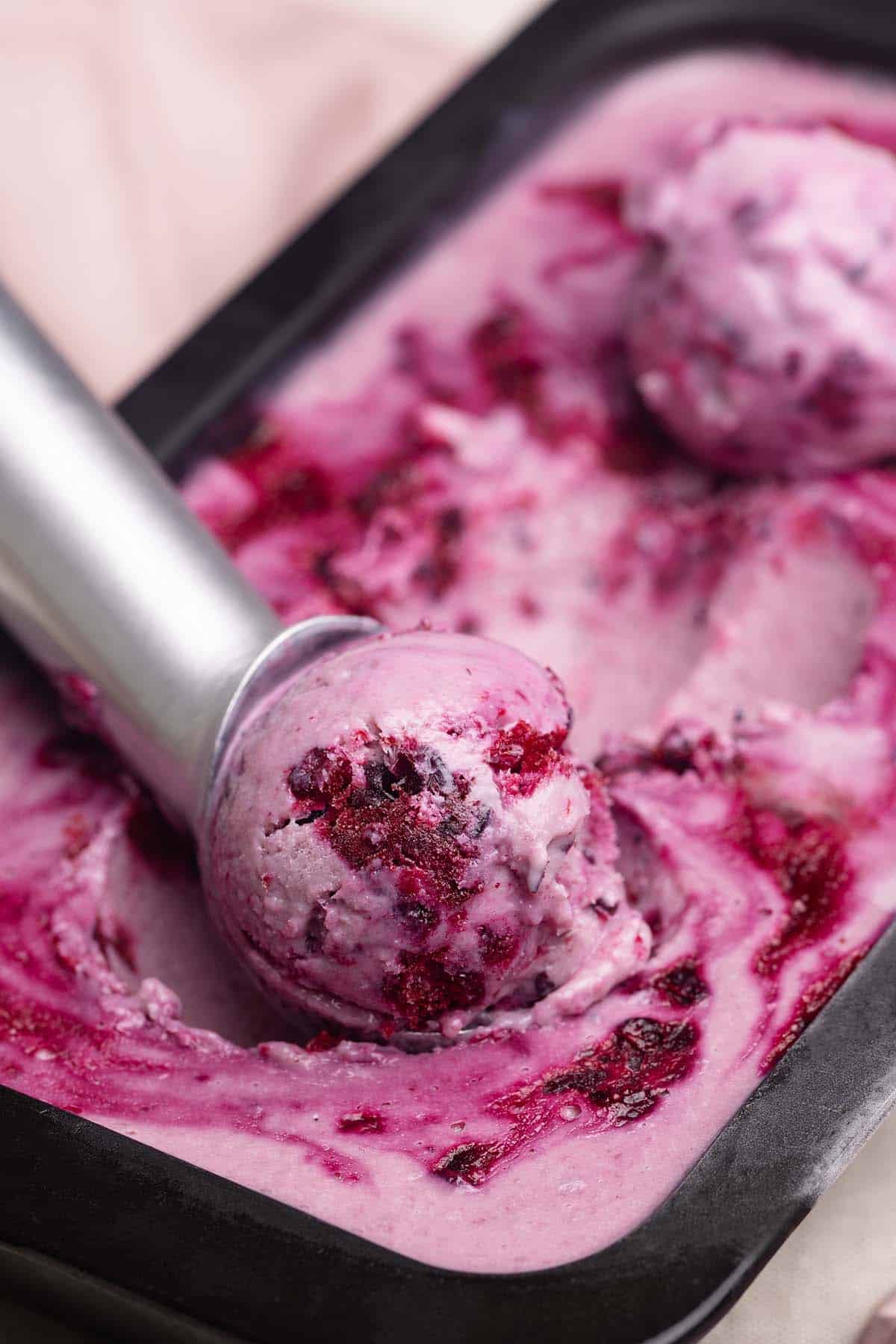 no-churn-boysenberry-ice-cream-caroha